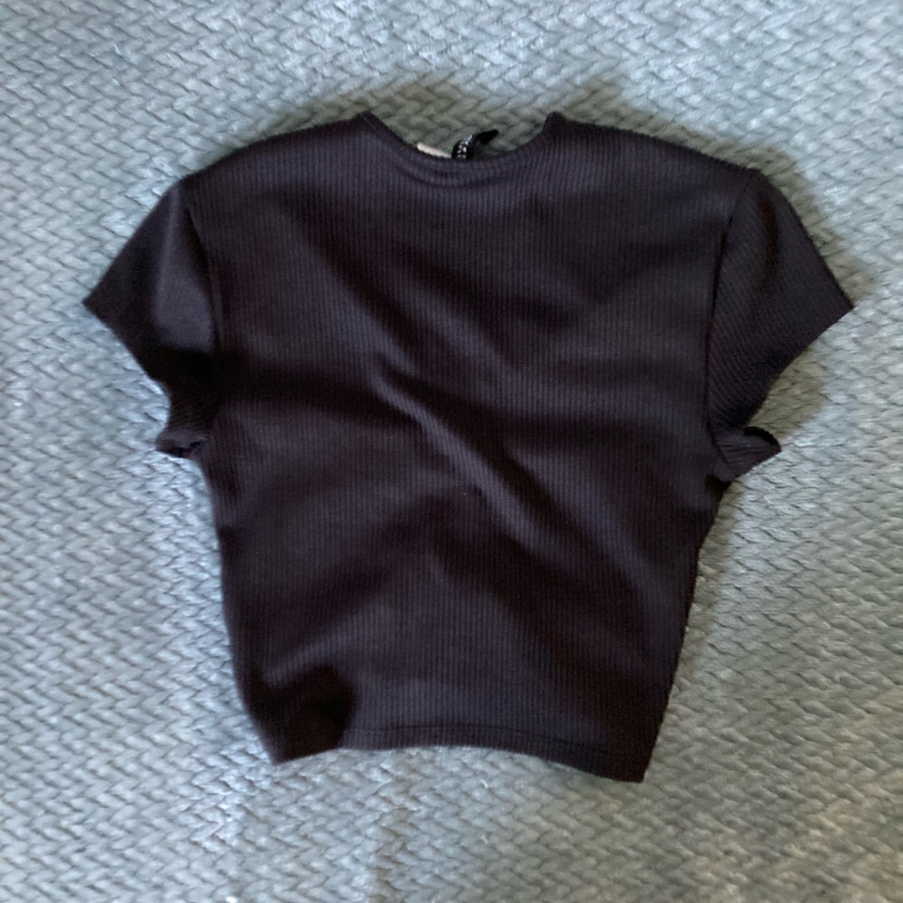 H&M Ribbed Front-Cinch Crop Top - Picture 2 of 7